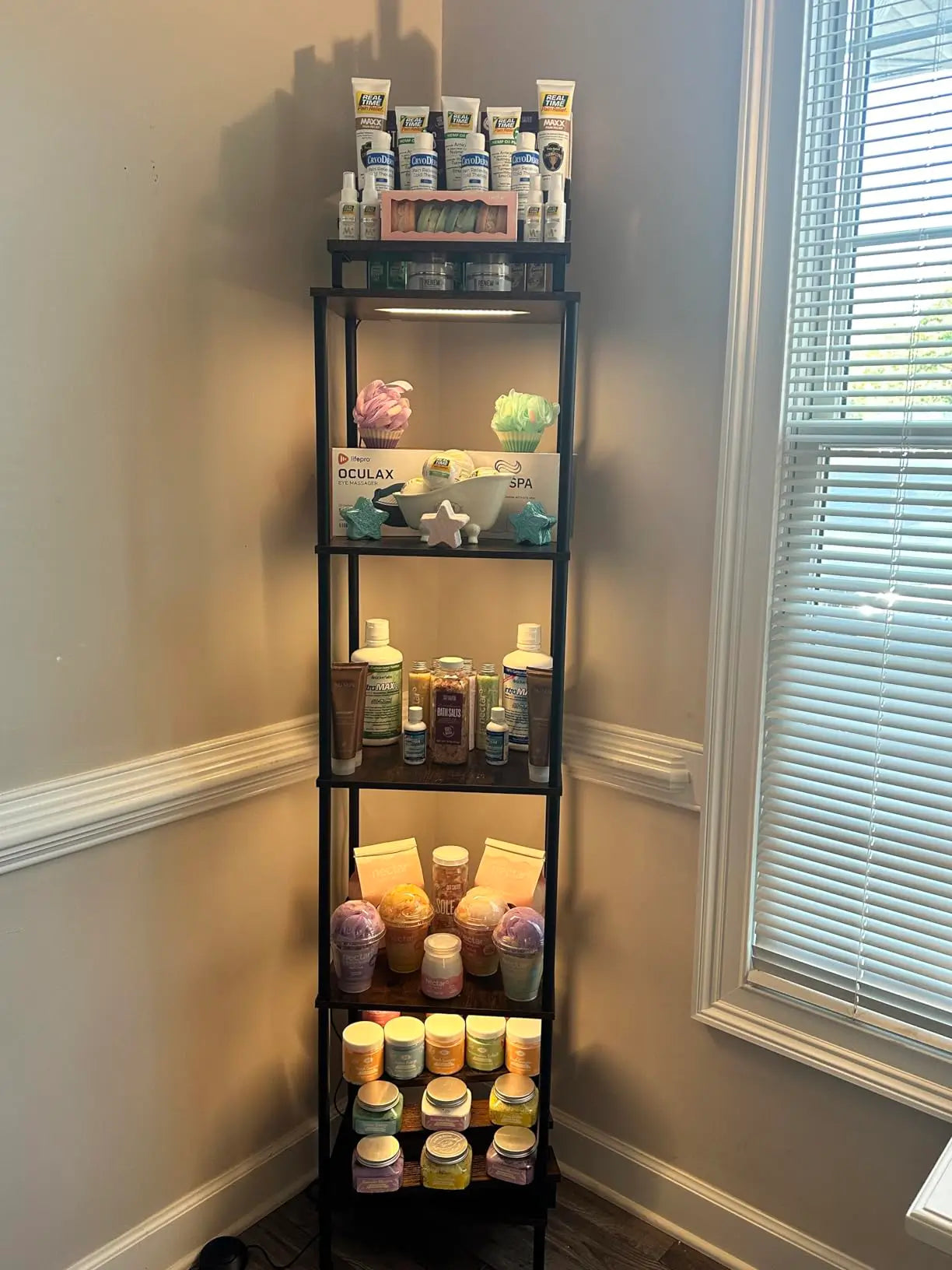 An industrial-style display shelf constructed from dark wood and metal, with adjustable downlights enhancing the visual appeal of displayed objects and collectibles.