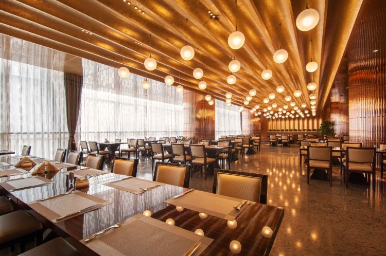 How to decorate the lighting of the dinning room at home?