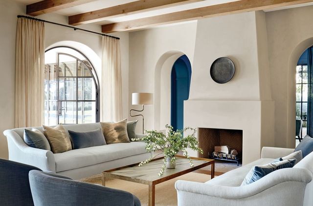 Creating the Perfect Living Room: Sofa Selection and Stylish Pairings