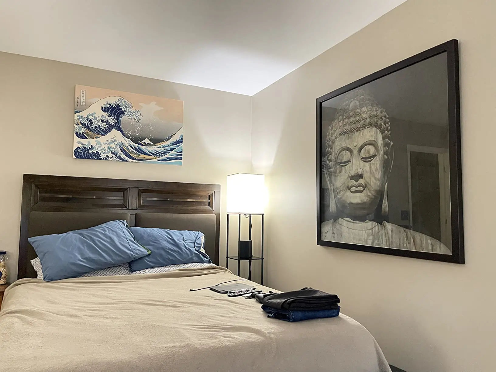 A modern floor lamp featuring a built-in Square shelf, serving as a convenient side table. This contemporary floor lamp with a white fabric shade is ideal for living rooms or bedrooms, providing both illumination and practical surface space.